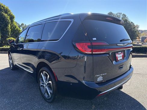 Used 2024 Chrysler Pacifica Pinnacle w/ Trailer Tow Group image 7
