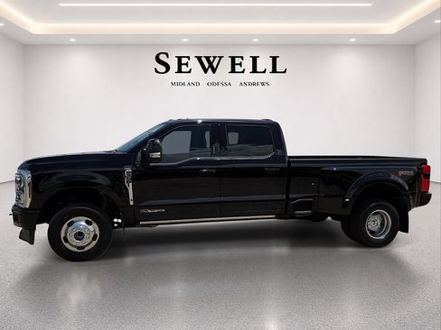 Used 2024 Ford F350 Lariat w/ Lariat Ultimate Package AWD/4WD image 2
