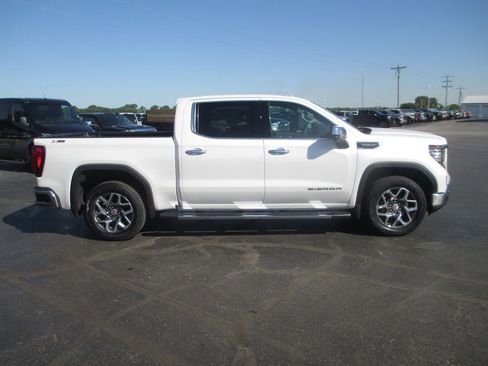 Used 2023 GMC Sierra 1500 SLT w/ SLT Premium Plus Package AWD/4WD image 5