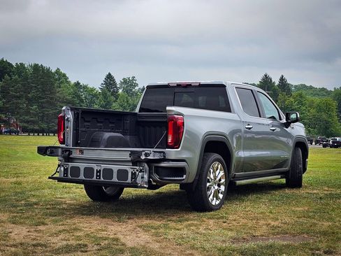 Used 2024 GMC Sierra 1500 Denali w/ Technology Package AWD/4WD image 5