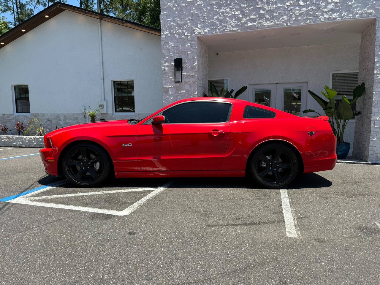 Used 2014 Ford Mustang GT Premium w/ Comfort Package RWD image 2