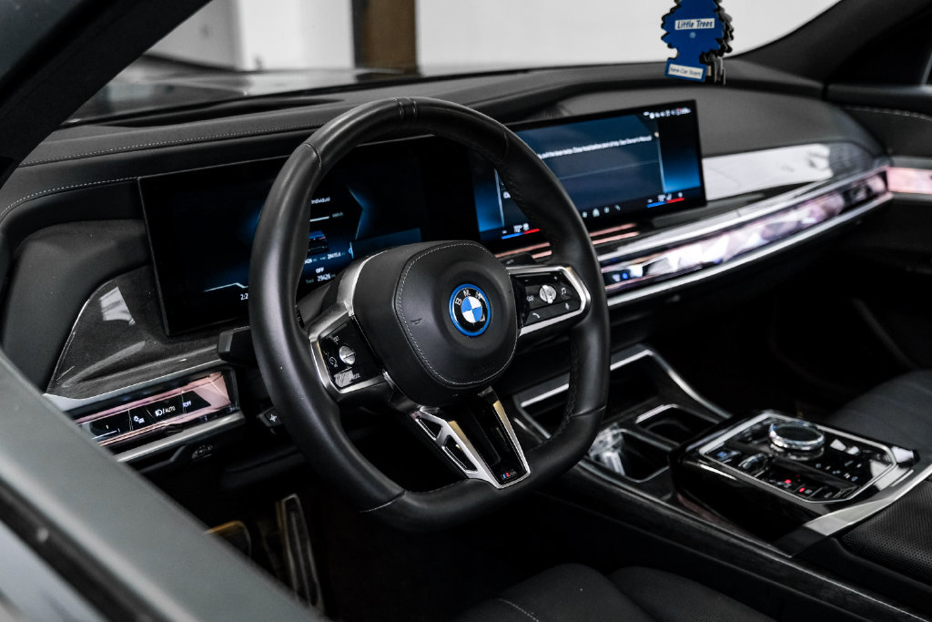 Used 2024 BMW i7 xDrive60 AWD/4WD image 16