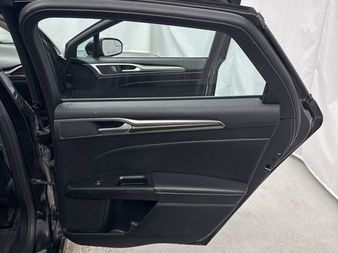 Used 2018 Ford Fusion SE w/ Fusion SE Technology Package image 33