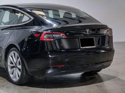 Used 2019 Tesla Model 3 Standard Range Plus image 17