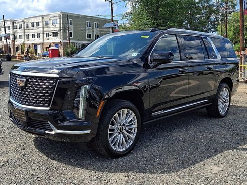 Used 2026 Cadillac Escalade ESV Luxury w/ LPO, Floor Liner Package AWD/4WD image 3