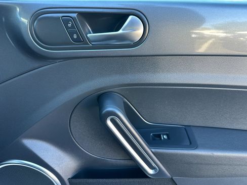 Used 2013 Volkswagen Beetle 2.5 image 17