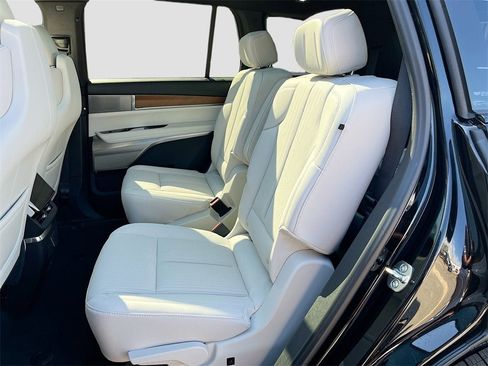 New 2026 Cadillac Vistiq Luxury image 24