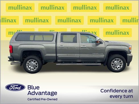 Used 2018 GMC Sierra 2500 Denali w/ Duramax Plus Package AWD/4WD image 2