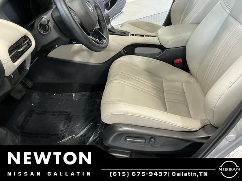 Used 2025 Honda HR-V EX-L image 11