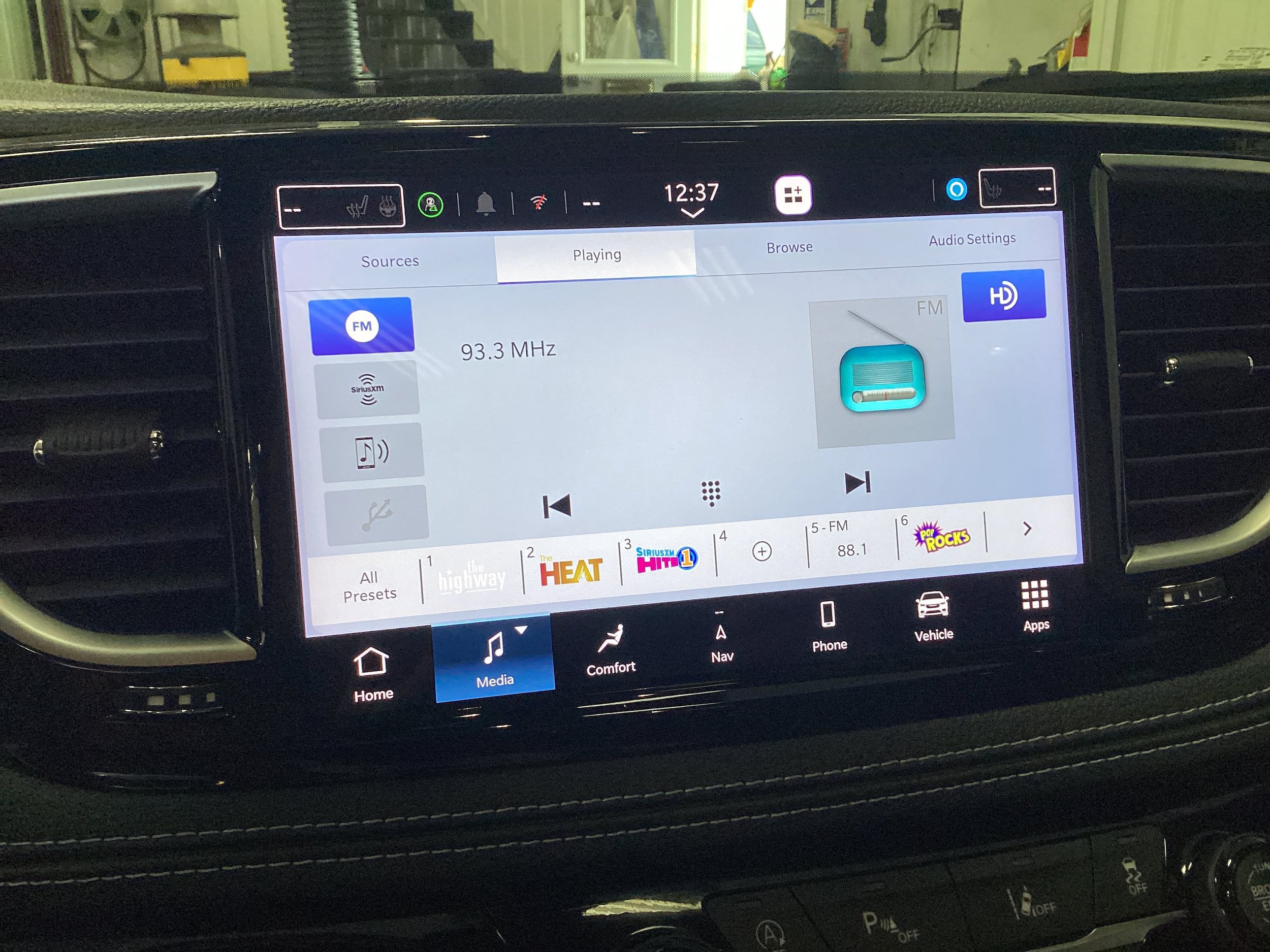 Used 2025 Chrysler Pacifica Limited FWD image 28
