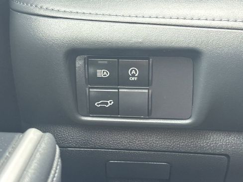 Used 2023 Toyota Highlander LE AWD/4WD image 34