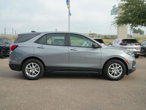 Used 2023 Chevrolet Equinox LS FWD image 4