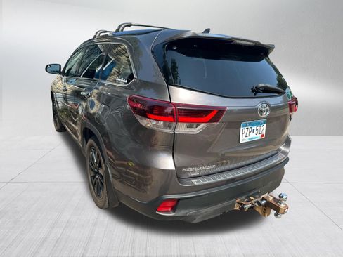 Used 2019 Toyota Highlander SE AWD/4WD image 2
