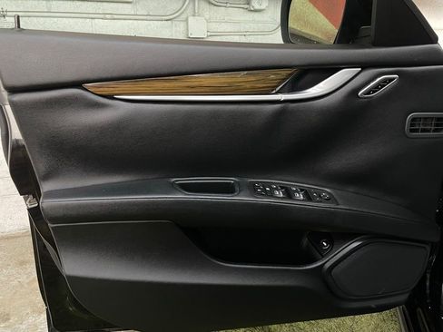 Used 2015 Maserati Ghibli image 30