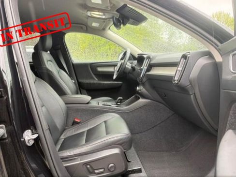 Used 2023 Volvo XC40 B5 Core w/ Convenience Package AWD/4WD image 12