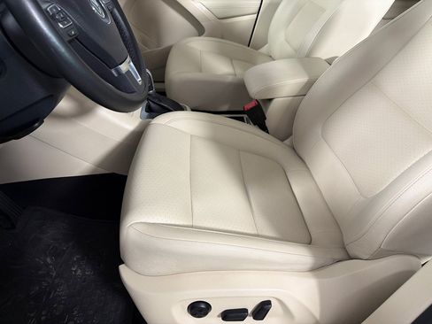 Used 2017 Volkswagen Tiguan Wolfsburg Edition FWD image 12