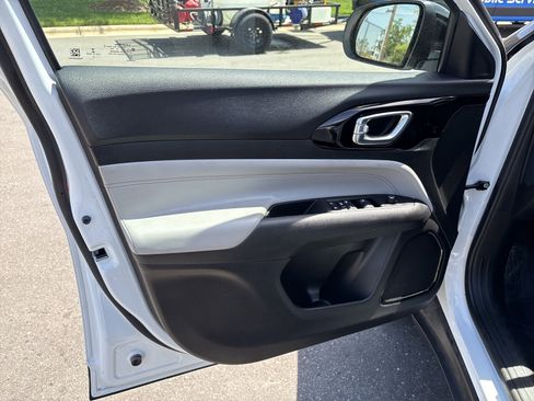 Used 2022 Jeep Compass Limited image 14