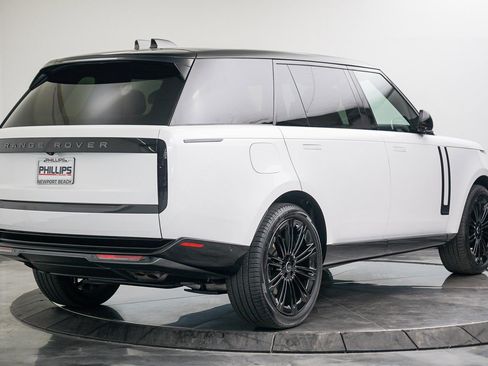 Used 2024 Land Rover Range Rover Long Wheelbase Autobiography image 5