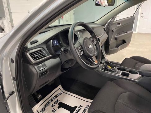 Used 2018 Kia Optima LX FWD image 9