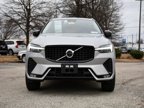 Used 2025 Volvo XC60 B5 Plus image 2