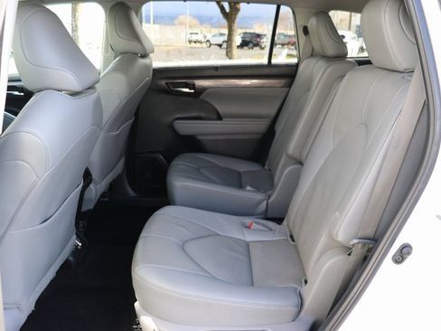 Used 2023 Toyota Highlander L image 14