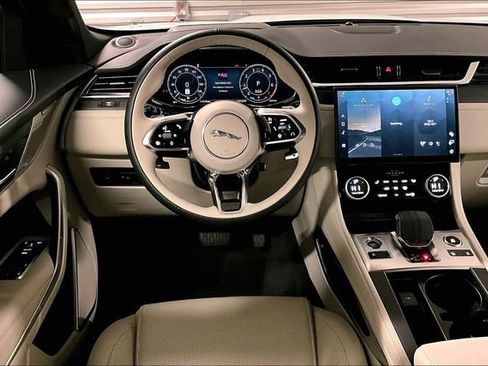 Certified 2025 Jaguar F-PACE R-Dynamic S image 4