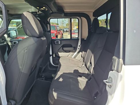Used 2022 Jeep Gladiator Sport image 18