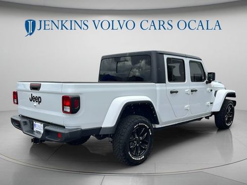 Used 2022 Jeep Gladiator Sport AWD/4WD image 3
