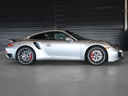 Used 2014 Porsche 911 Turbo image 11