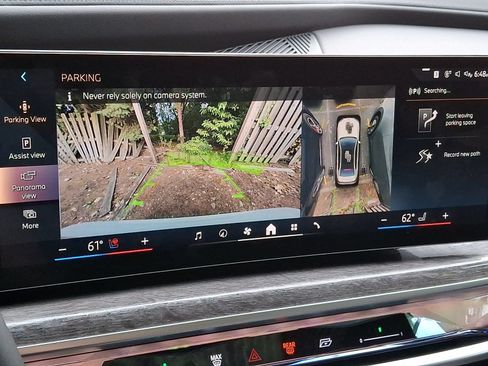 Used 2025 BMW i7 xDrive60 w/ Premium Package AWD/4WD image 14