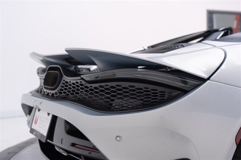 Used 2024 McLaren 750S Spider RWD image 30
