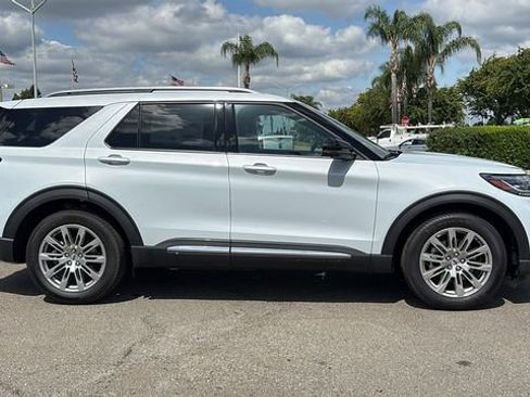 New 2026 Ford Explorer Platinum RWD image 2
