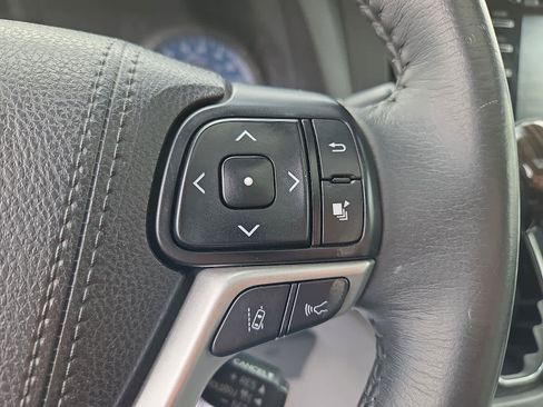 Used 2018 Toyota Sienna XLE image 24