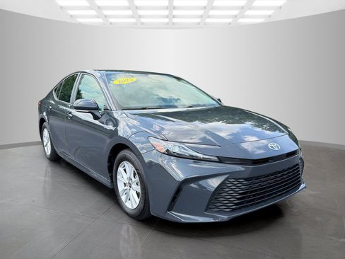 Used 2025 Toyota Camry LE FWD image 5