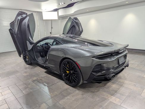 Used 2022 McLaren GT image 24