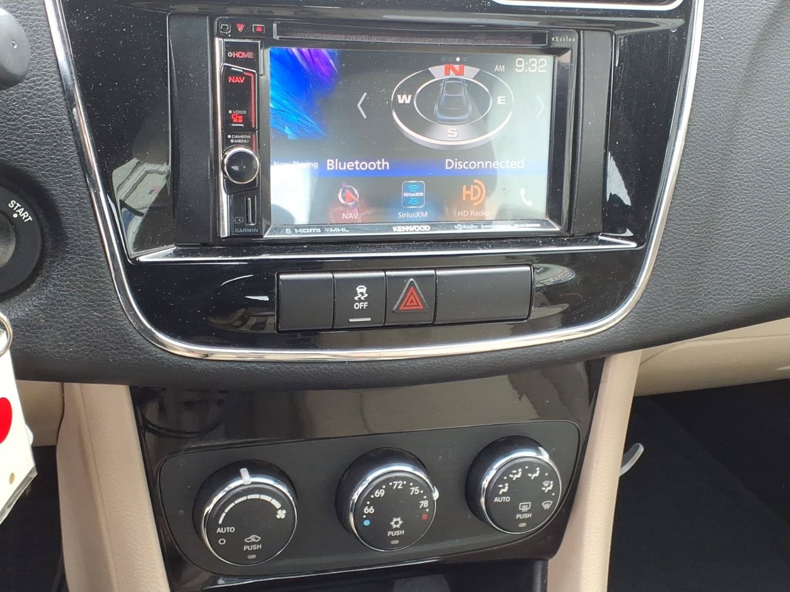 Used 2012 Chrysler 200 Touring FWD image 8