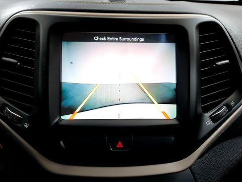 Used 2017 Jeep Cherokee Limited AWD/4WD image 28