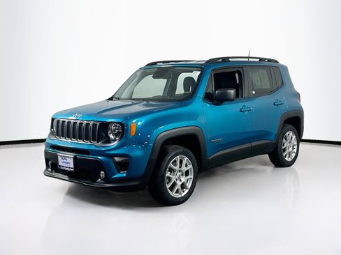 Used 2022 Jeep Renegade Latitude w/ Convenience Group AWD/4WD image 1