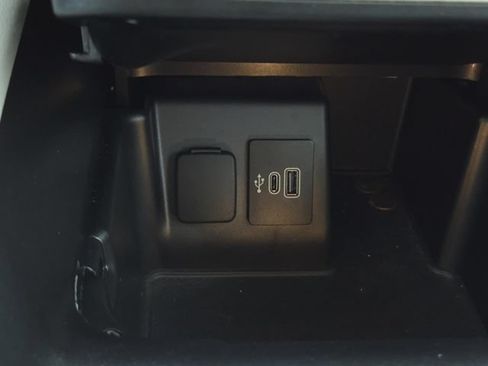 Used 2025 Ford Explorer Active w/ Active Comfort Package RWD image 18