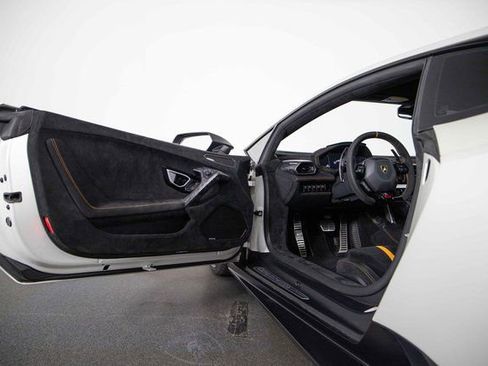 Used 2018 Lamborghini Huracan Performante image 14