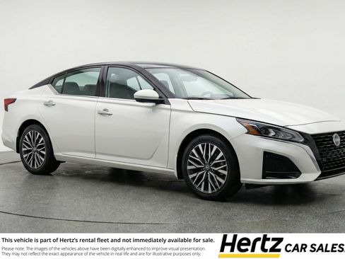 Used 2025 Nissan Altima 2.5 SV image 1