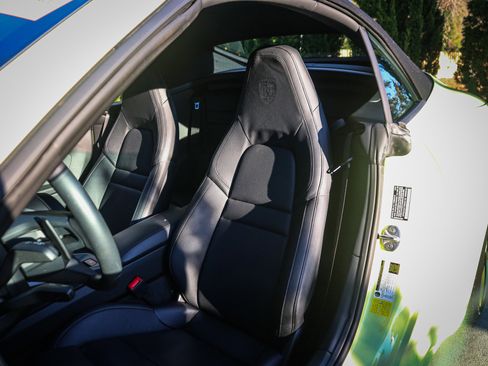 Used 2025 Porsche 911 Carrera image 18