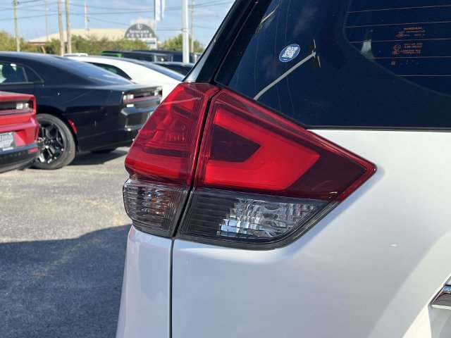 Used 2017 Nissan Rogue S FWD image 10