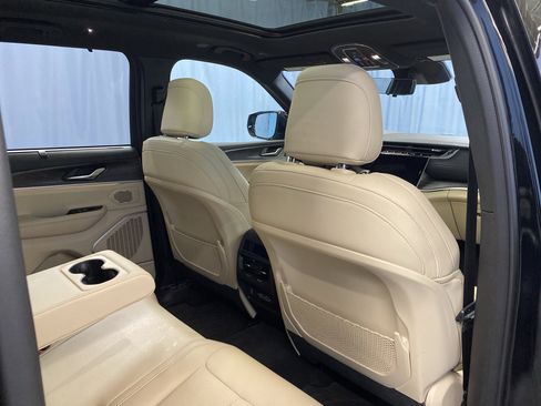 Certified 2025 Jeep Grand Cherokee Limited w/ Luxury Tech Group II image 40