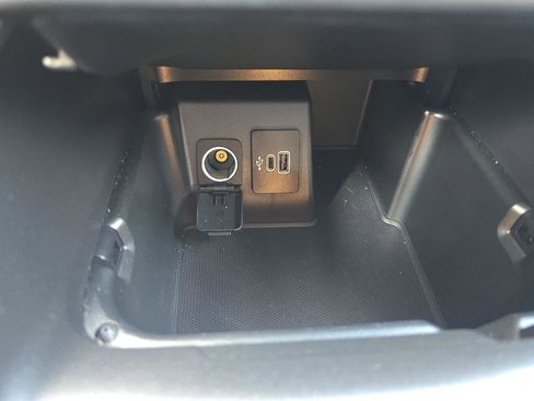 Used 2025 Ford Explorer Active AWD/4WD image 37