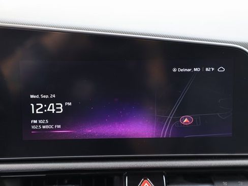 Used 2023 Kia Niro SX Touring image 23