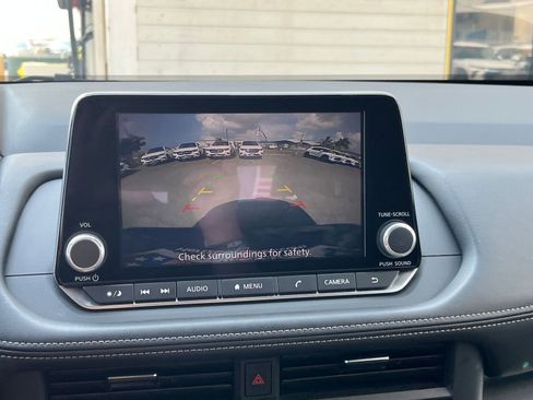 Used 2025 Nissan Rogue SV image 25