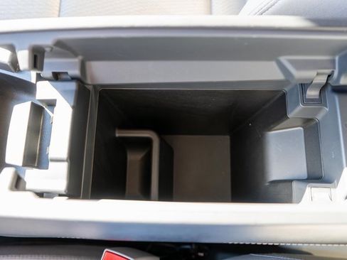 Certified 2025 Nissan Rogue SV image 37