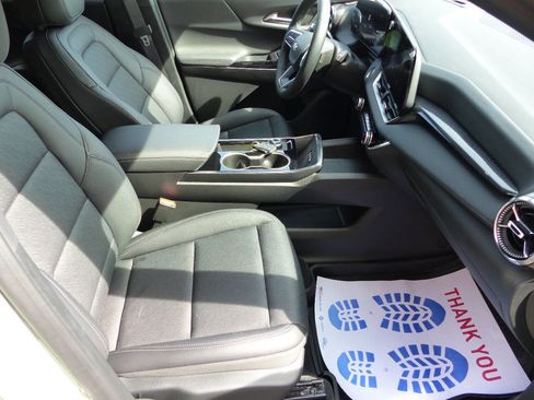 Used 2026 Chevrolet Equinox LT w/ Convenience Package II image 36