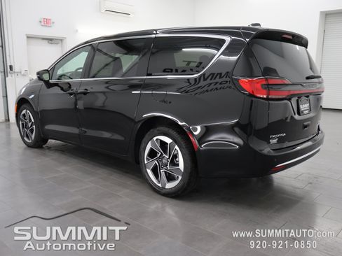New 2027 Chrysler Pacifica Limited AWD/4WD image 6